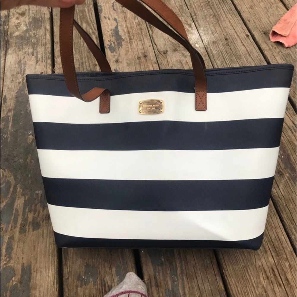 Michael Kors cute tote bag navy blue and white, barely used